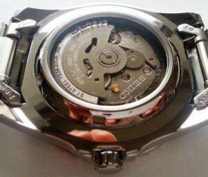 Calibre-7s36-Seiko-SNZF15K1
